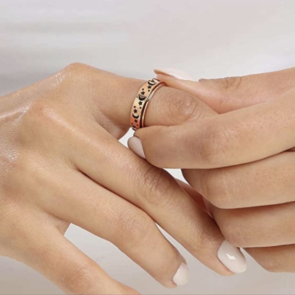 Rose gold moon and stars fidget spinner ring NWT 🆕🆕 size 9 - Picture 3 of 3